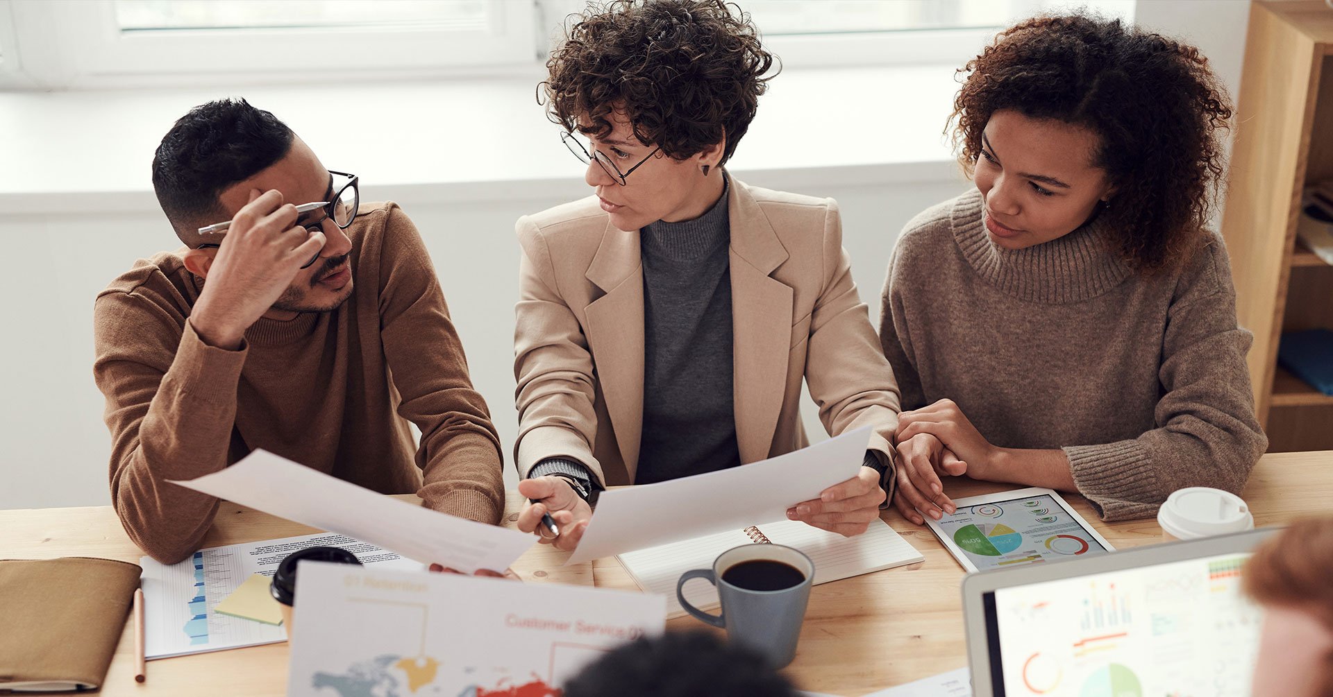 Group working banner-15